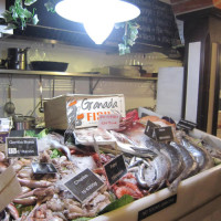 グラナダは魚介類も新鮮！そして安い。とあるバル