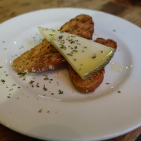 チーズとカリカリのパン