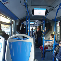 LAC車内。グラナダで唯一バス停案内のモニターがある